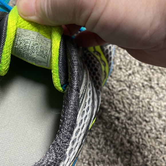 Saucony womens running shoes - Picture 3 of 3